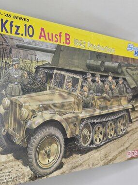 SEALED Dragon Sd.Kfz.10 Ausf.B 1942 Production 1:35 Smart Kit Model Kit